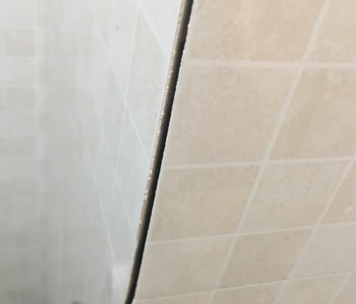 丁青瓷砖空鼓维修公司分享阳台瓷砖脱落的修复过程可以分为以下几个步骤