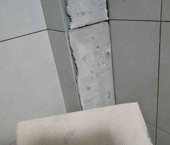 丁青瓷砖空鼓维修公司分享下厨房瓷砖脱落的补救措施。